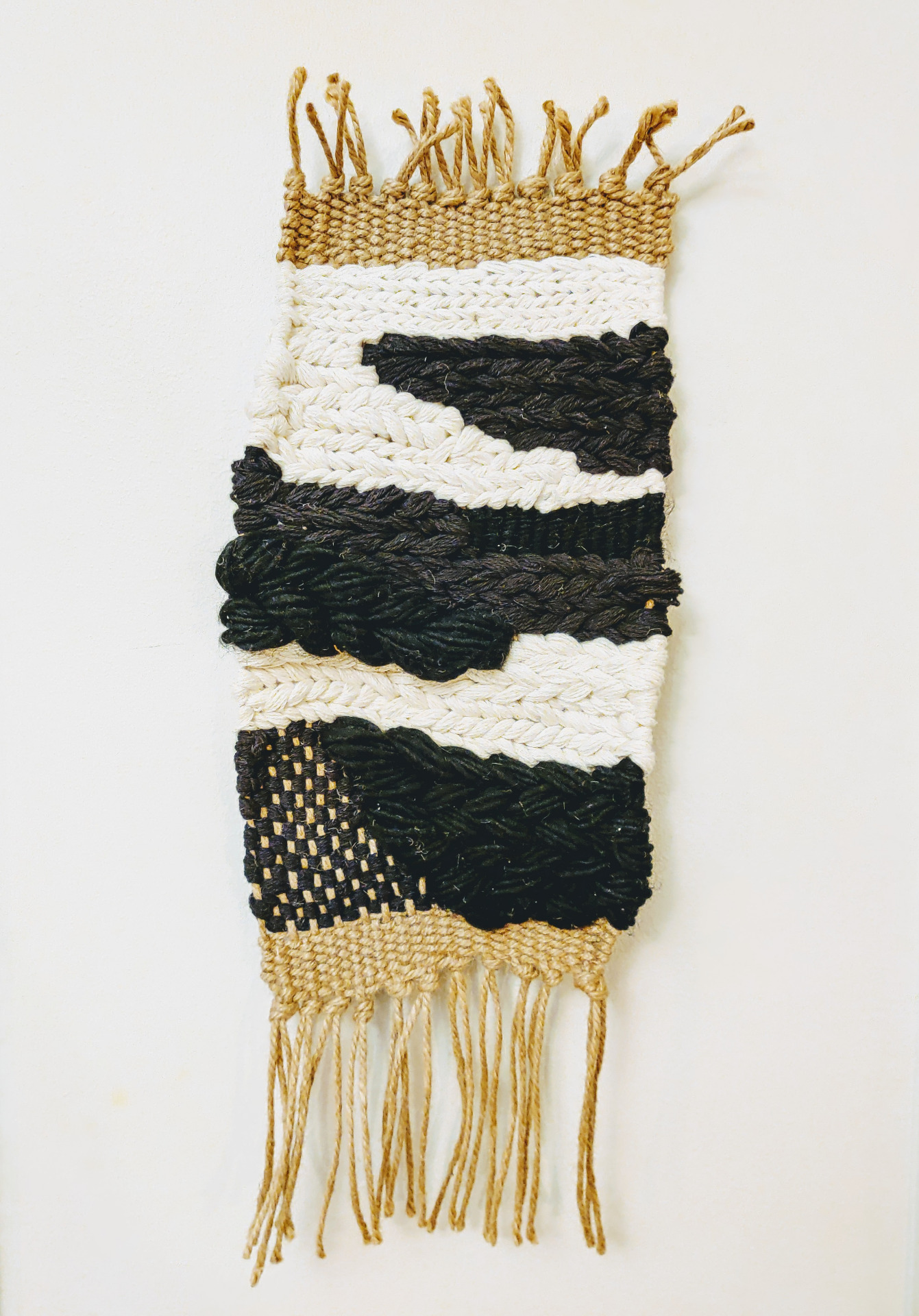 Jute, wool, cotton and linen. 20 cm x 40 cm